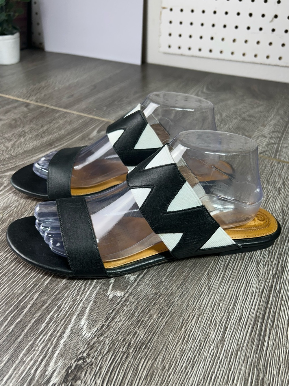 Corso como Black and White Women's Slide Sandals with Zigzag Strap